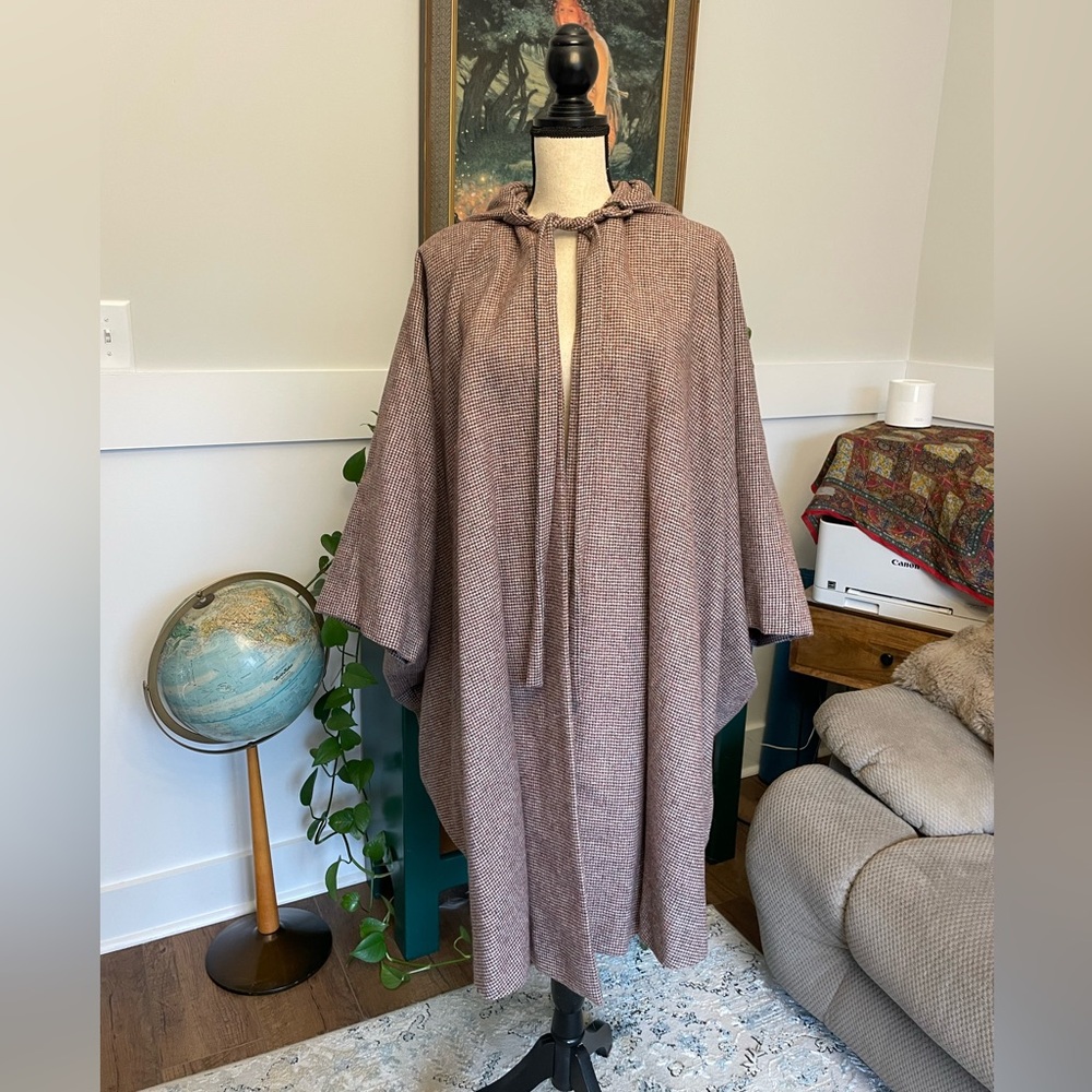 Vintage Mrs Hur Handmade Houndstooth Patterned Hooded Wool Poncho High Low OSFM